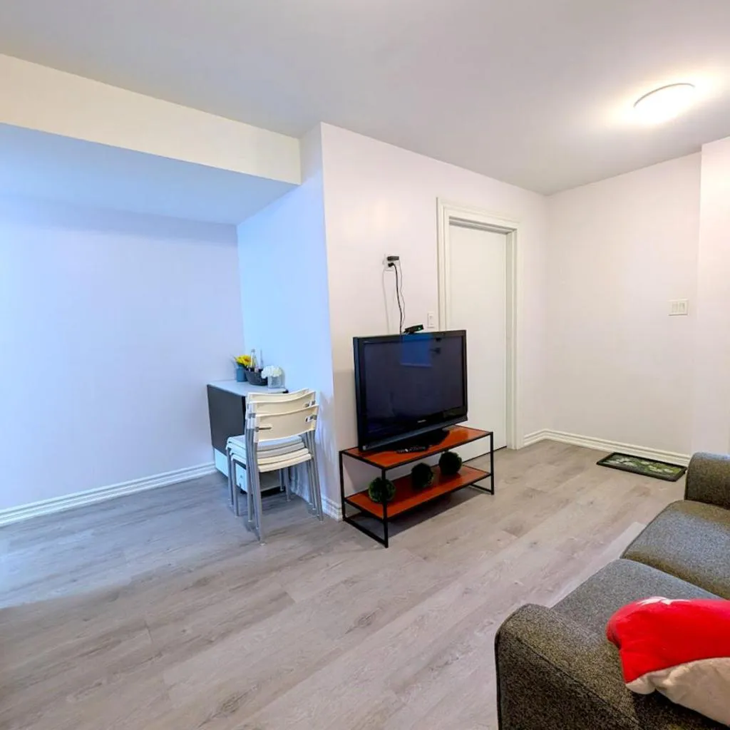 Photograph of Bright & New 2 Beds Near Subway