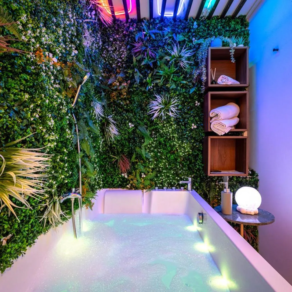 Photograph of Cozy Jacuzzi Bordeaux Chartrons