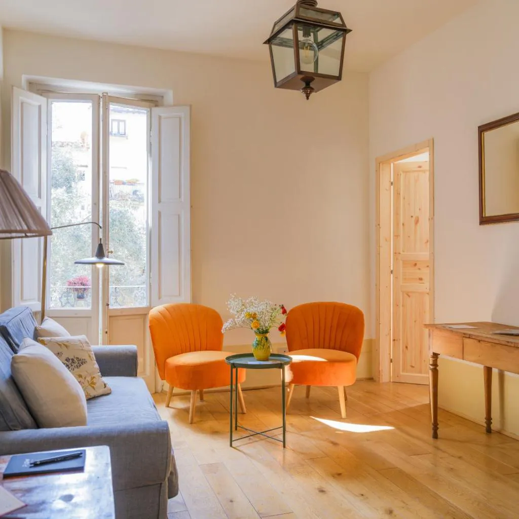 Photograph of Nugolo atelier - Light & charm in Oltrarno
