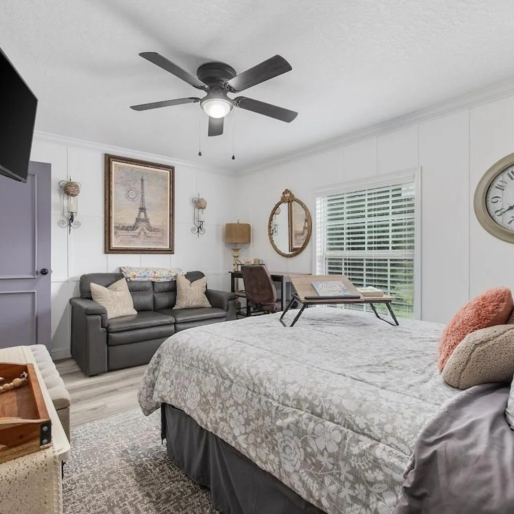 Photograph of Park Place Private Studio One Mile to the Beach