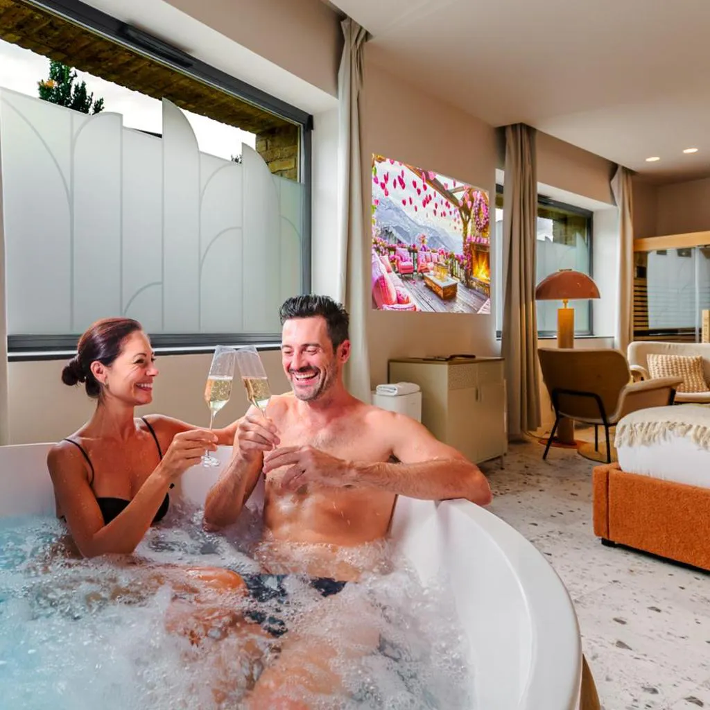 Photograph of Suite romantique Ibiza, Jacuzzi, Spa