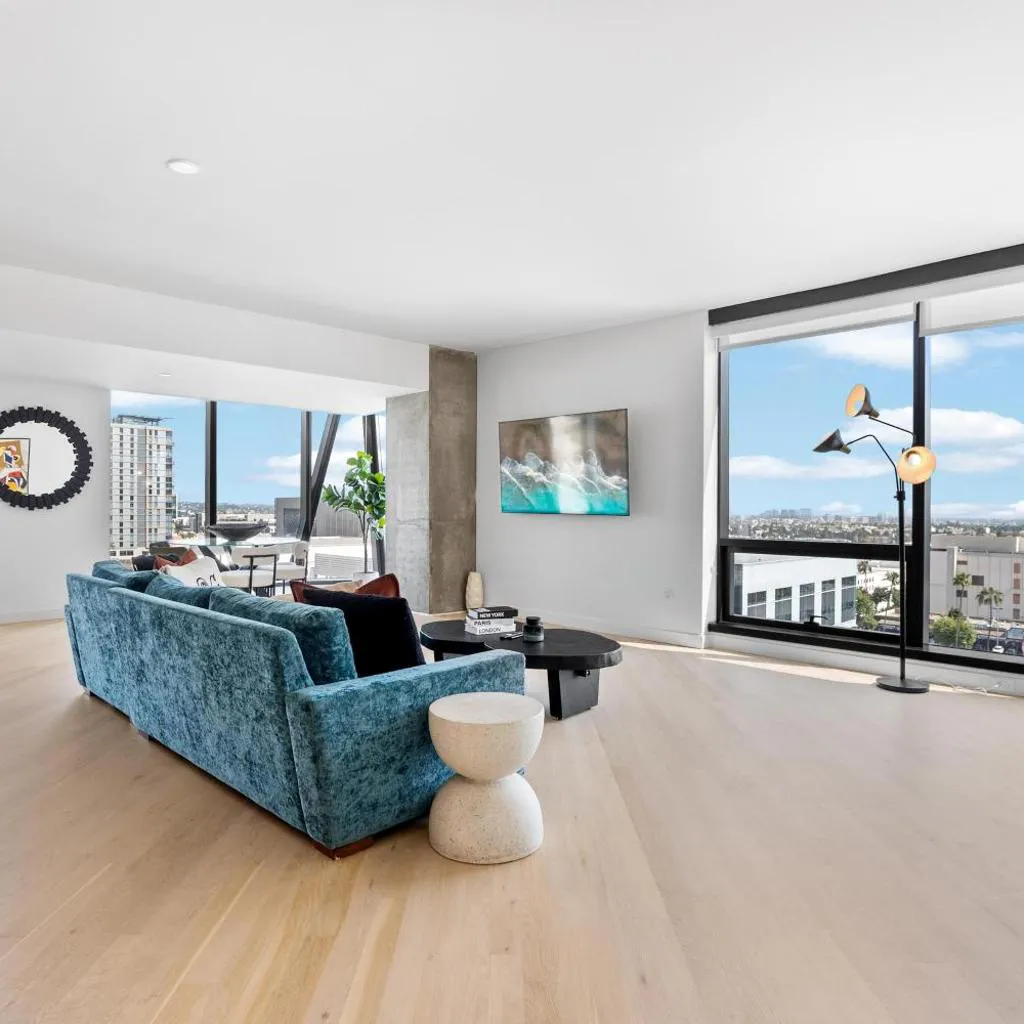 Photograph of Rooftop Pool Modern 2BR, 2BA - Panoramic Hollywood views