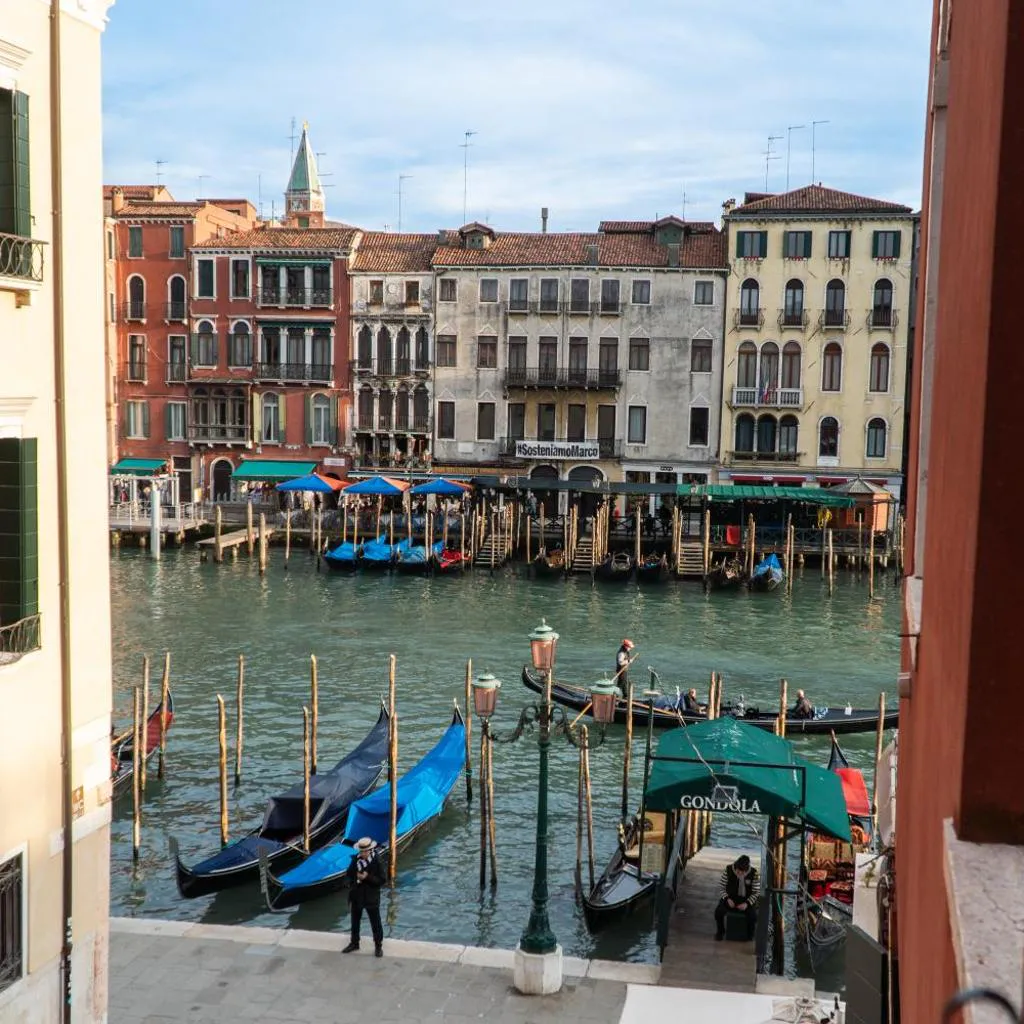 Photograph of Rialto Deluxe Grand Canal View R&R