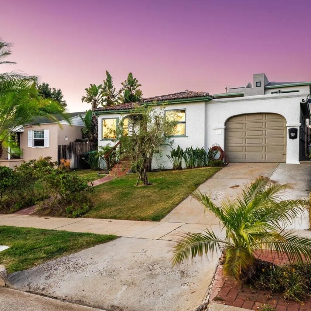 Photograph of 2BR-2 mins to Ocean-Sleeps 8-Pets