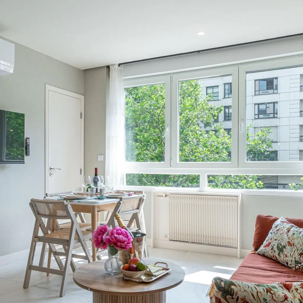 Photograph of Montparnasse- Hot tub and AC Cosy apartment a prime location 40m2