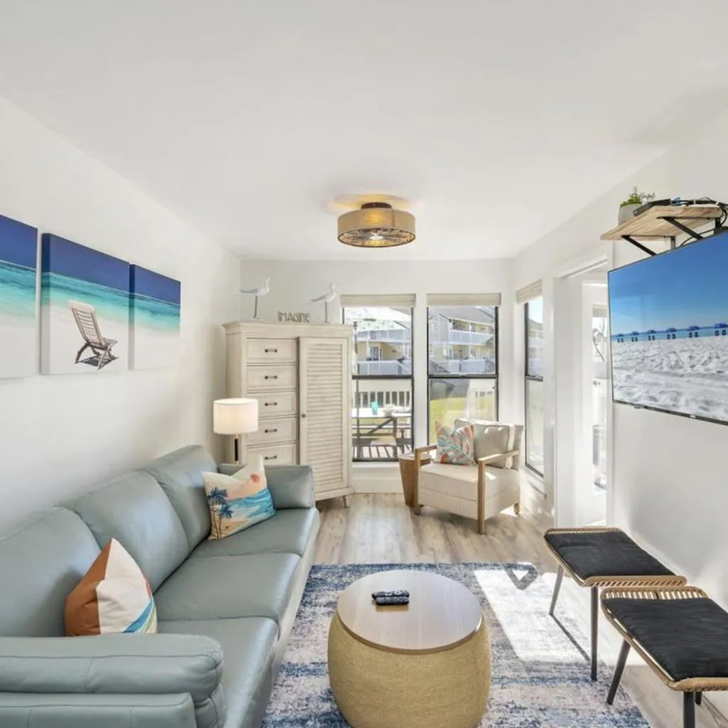 Photograph of Emerald Gem Beach Svc Included