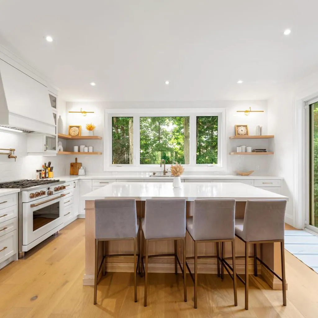 Photograph of Luxury Home - 5 min from airport, 15 to downtown