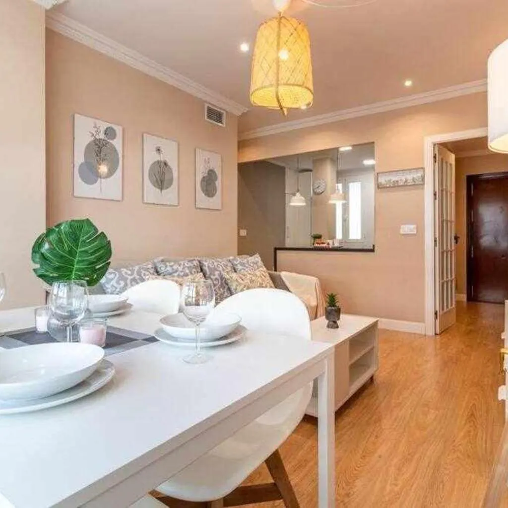 Photograph of Apartamento 3 en Estadio del Sevilla, 8 plazas y m