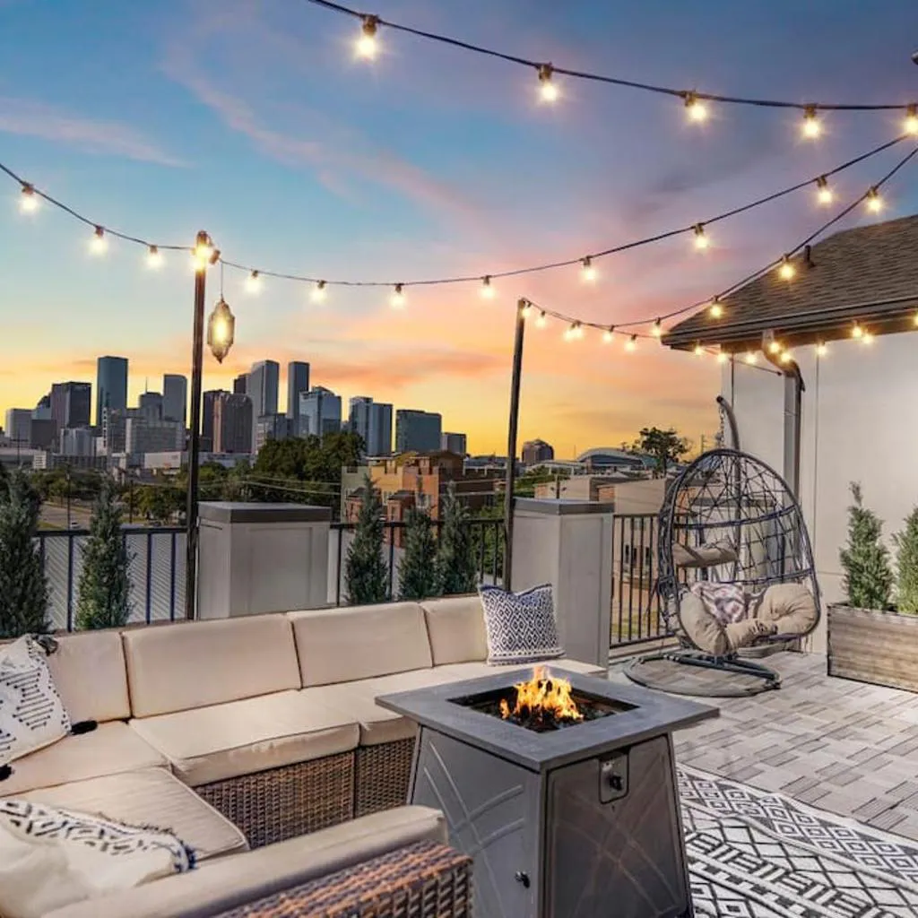 Photograph of Luxury Downtown Home w Rooftop Deck in the Skyline