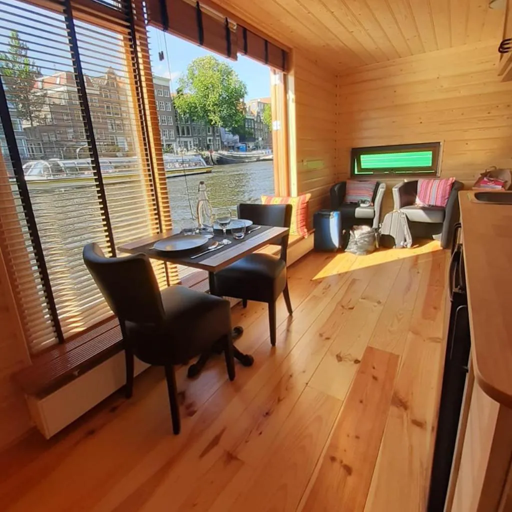 Photograph of Mar&Mar Houseboat Studio