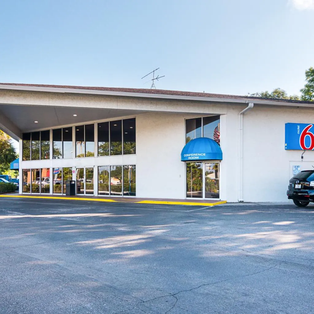 Photograph of Motel 6-Tampa, FL - Fairgrounds