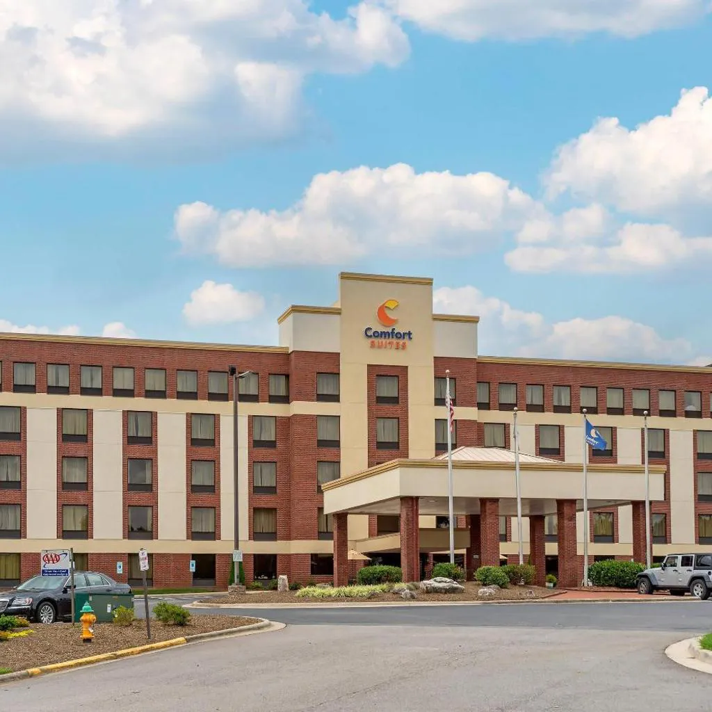 Photograph of Comfort Suites Outlet Center