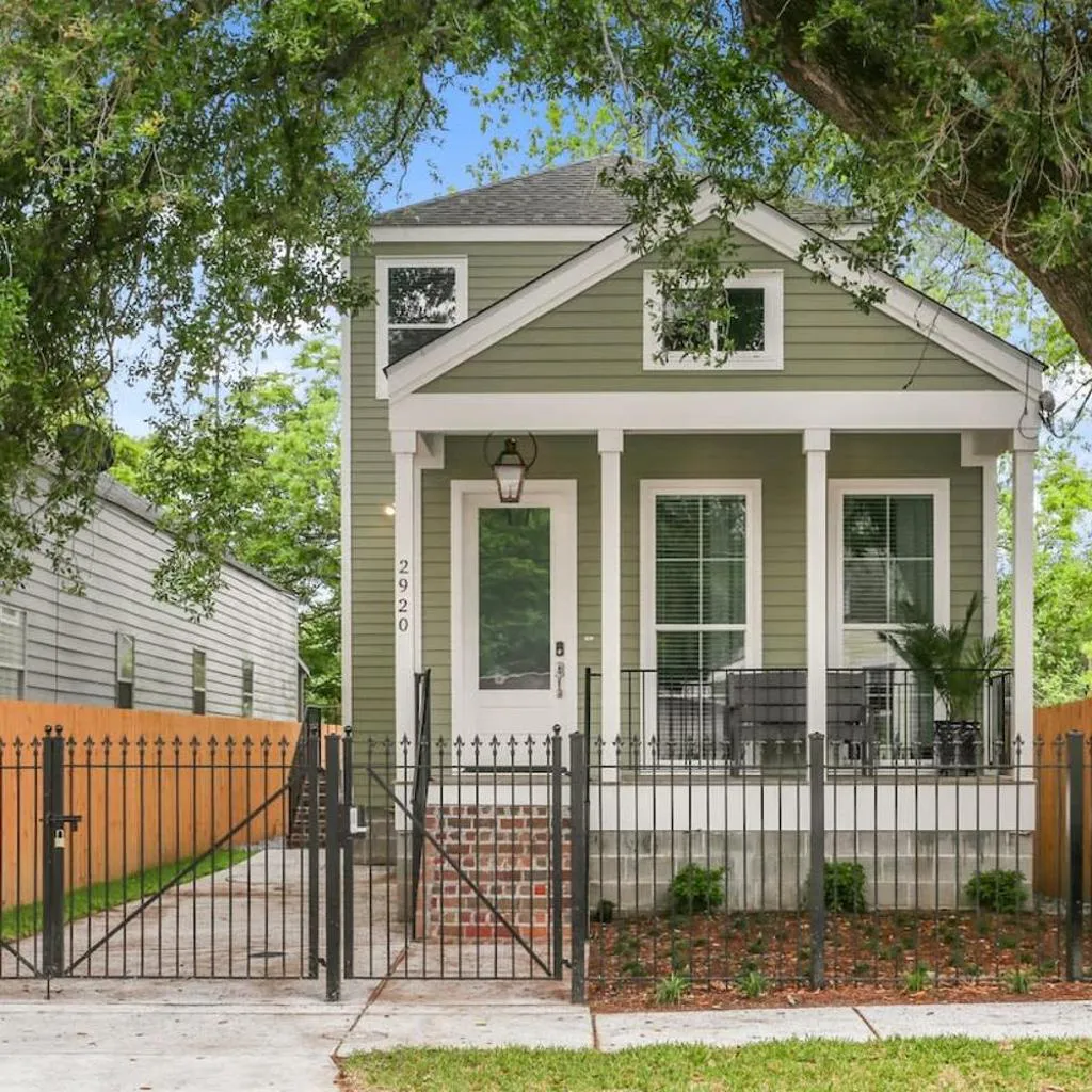 Photograph of Luxury New 3BD Home with Parking and Private Yard