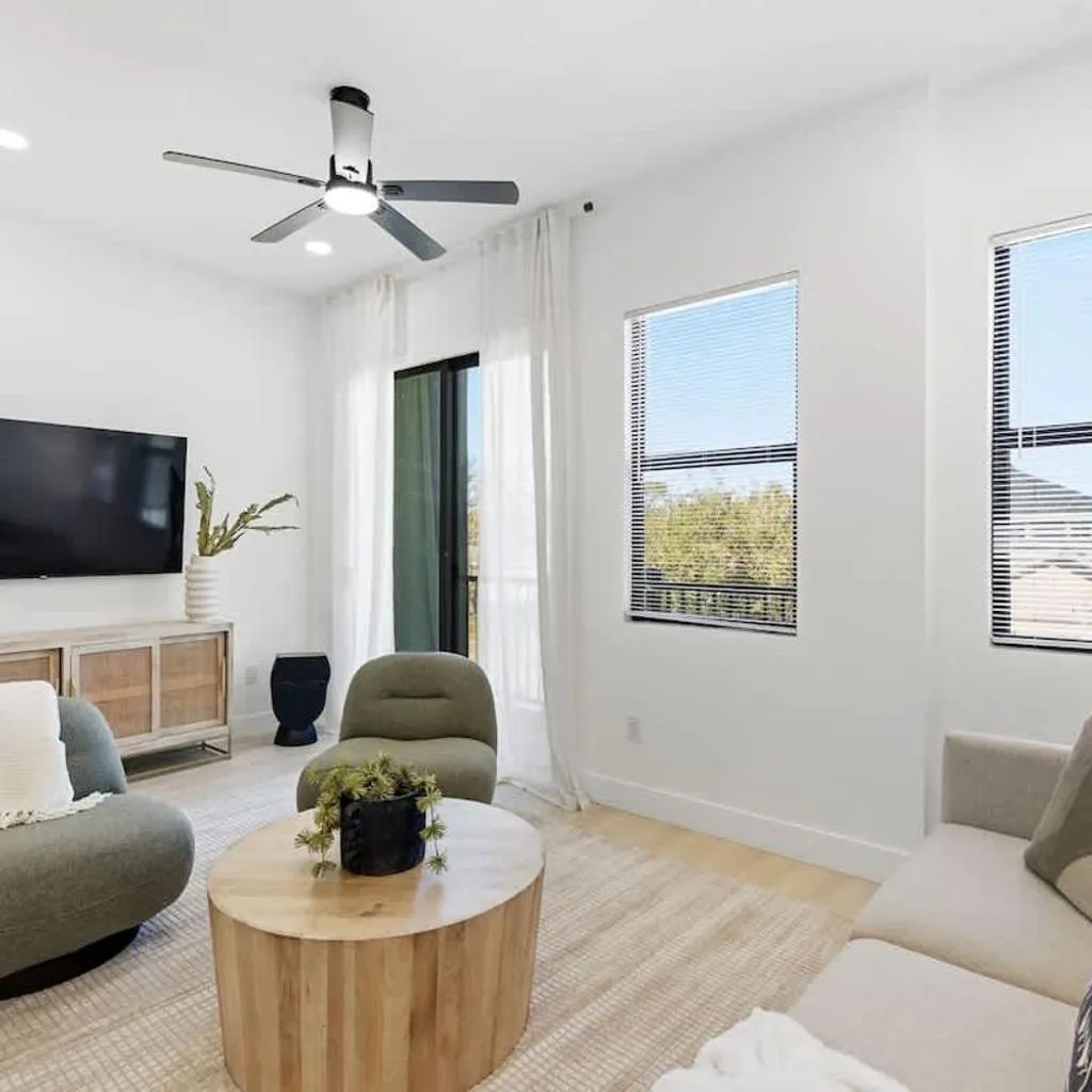 Photograph of Ventus Residences 4 King Suites The Bayside