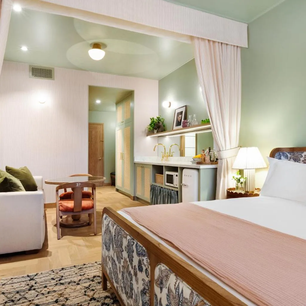 Photograph of Palihouse Hyde Park Village