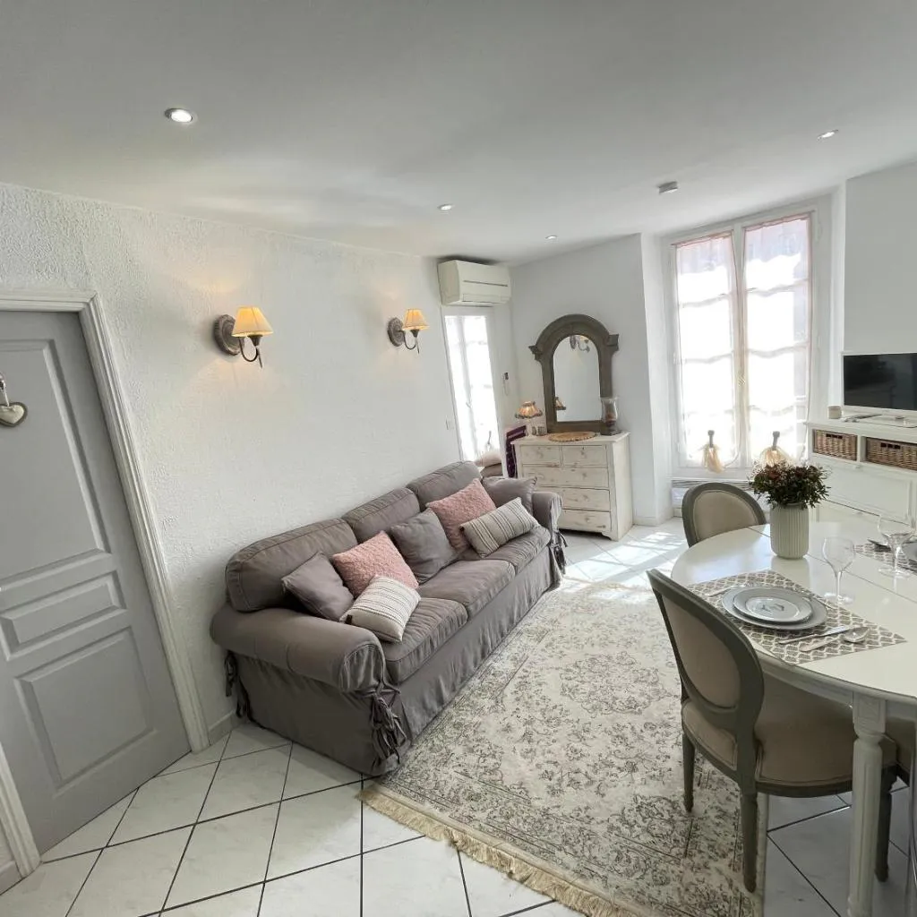 Photograph of Nice Renting - 9 MASSENA - Spacious apartment Massena Square - AC - fully equipped