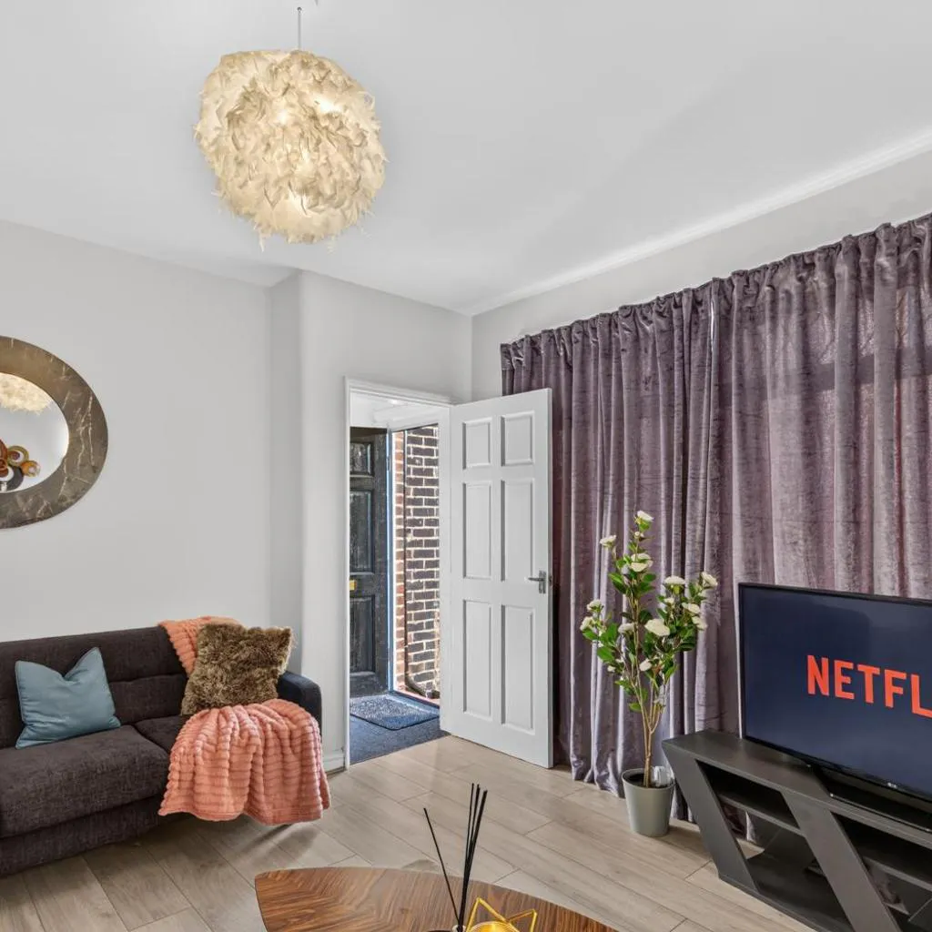 Photograph of Briarwood Stylish 2 Bed House - Games Room, Free Parking, Fast Tram to Centre, Etihad & Fast Wifi!