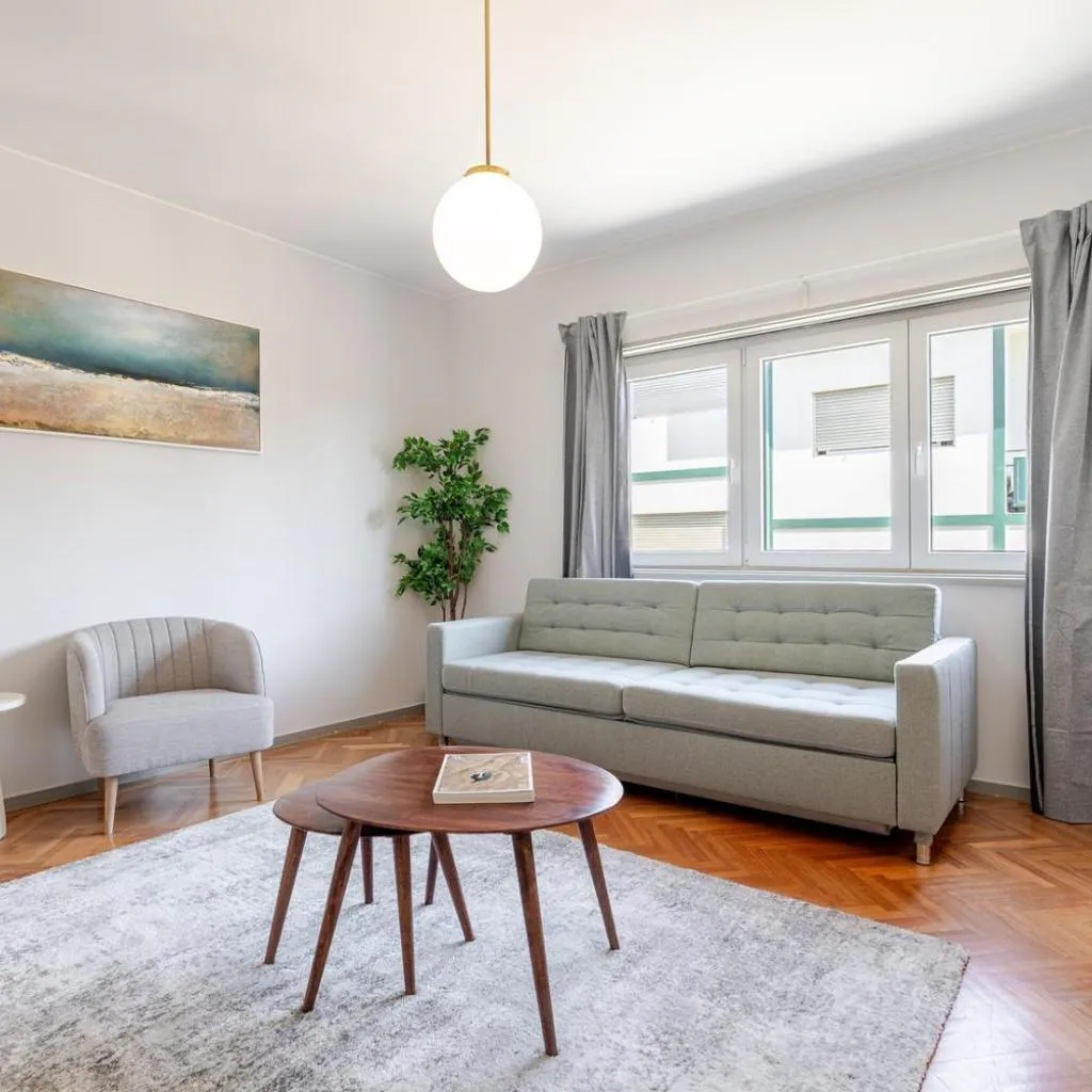 Photograph of HostWise - Bright & Spacious Flat w/ Garage