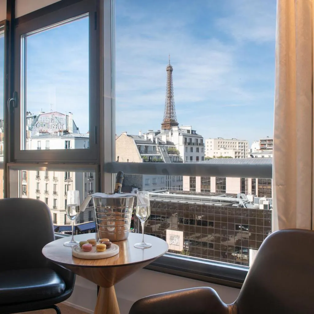 Photograph of Le Parisis - Paris Tour Eiffel