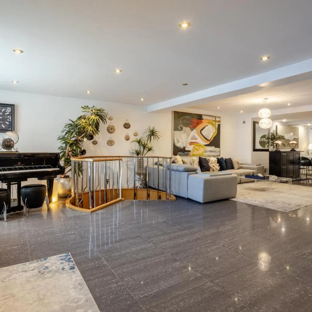 Photograph of Majestic Villa in Downtown Griffintown