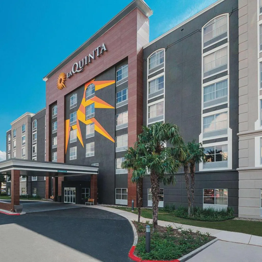 Photograph of La Quinta Inn & Suites by Wyndham San Antonio Downtown