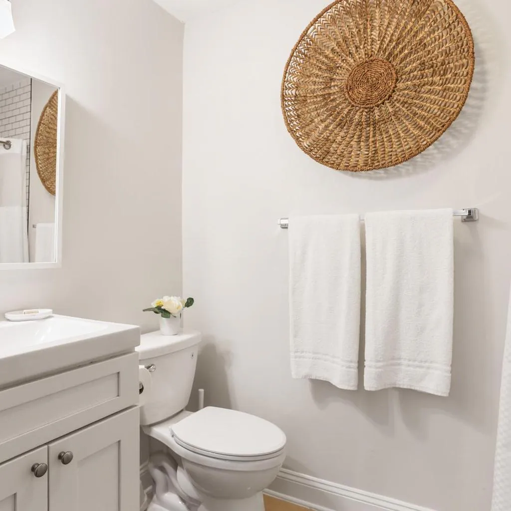 Photograph of Cozy One-Bedroom, Full Kitchen, Renovated 2026, Historic Grounds, Cohens Retreat
