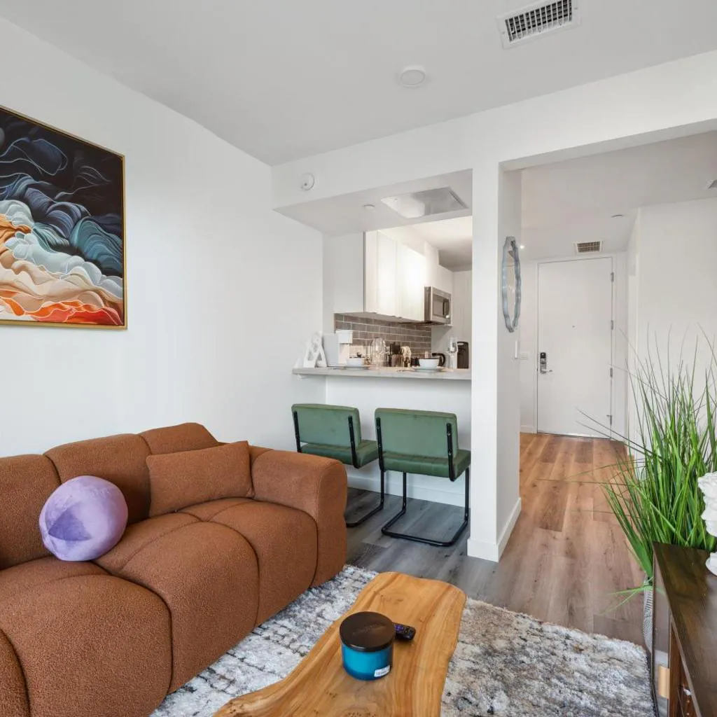 Photograph of Hollywood 1bdr apt with Pool, Free Parking, Gym