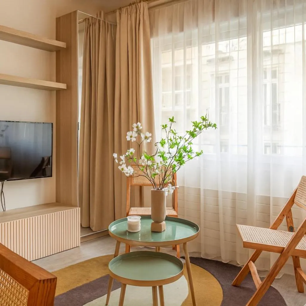 Photograph of Appartement au cœur du 16e, proche Tour Eiffel