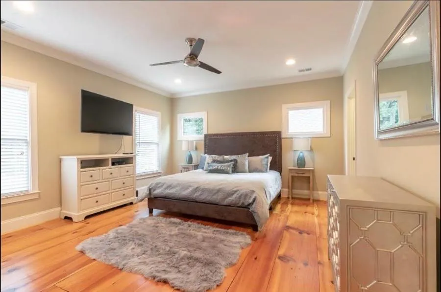 Photograph of East ATL Oasis 5 BR Family Corporate Retreat