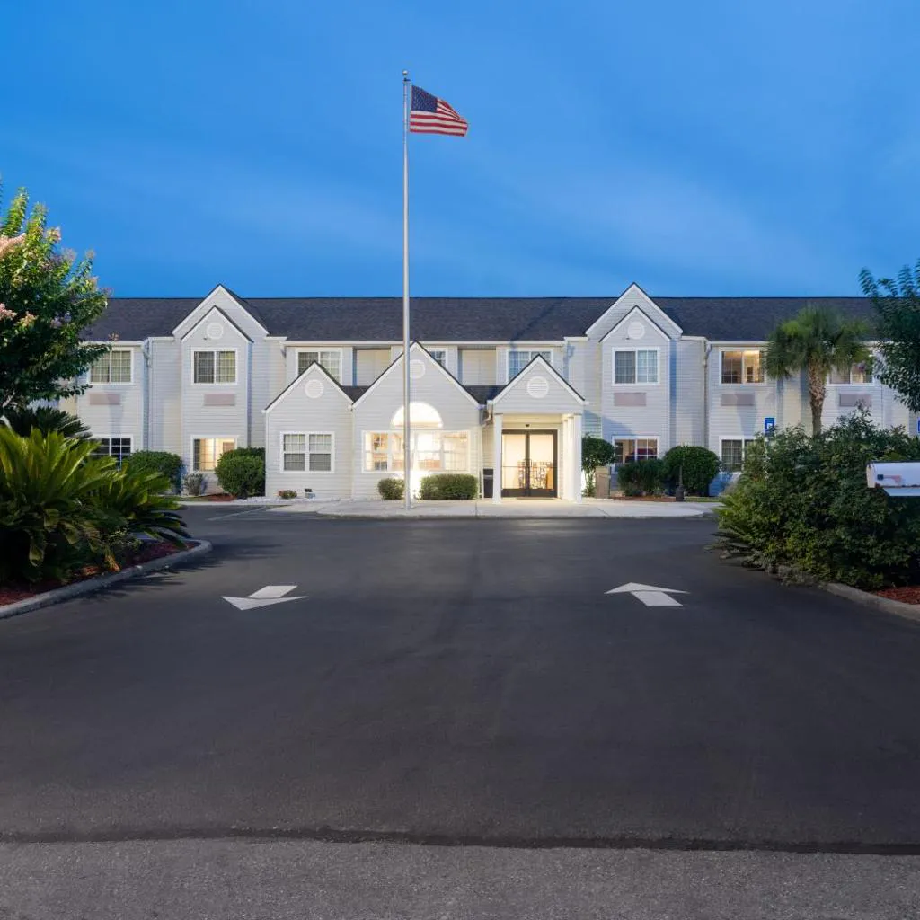Photograph of Microtel Inn & Suites by Wyndham Savannah/Pooler