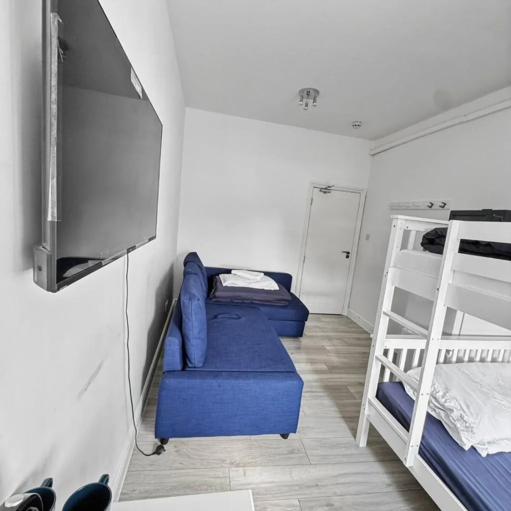 Photograph of 6 Guest Room in Zone 2 - Willesden Green