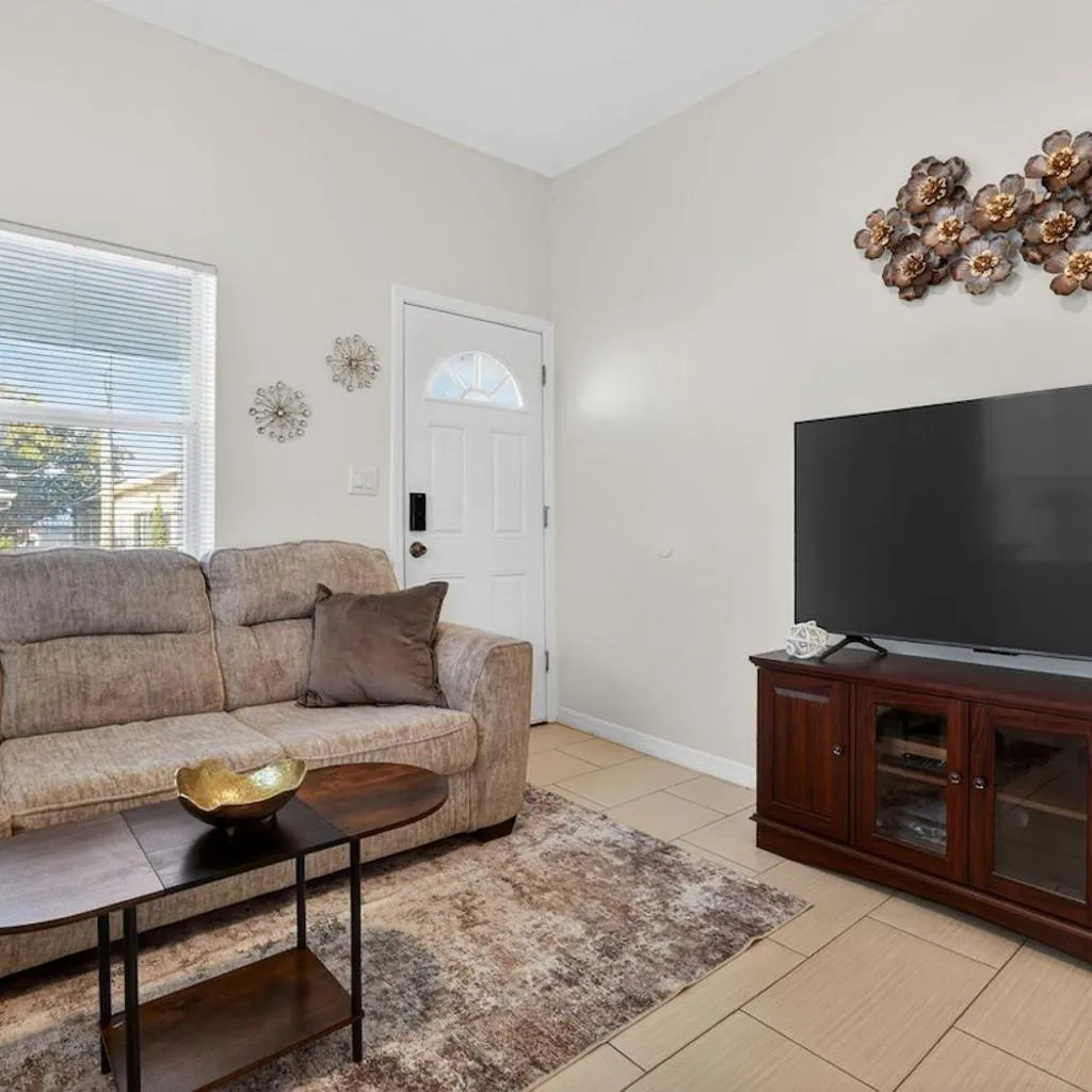 Photograph of Elegant Home-Mins to Tampa General Hospital & DT