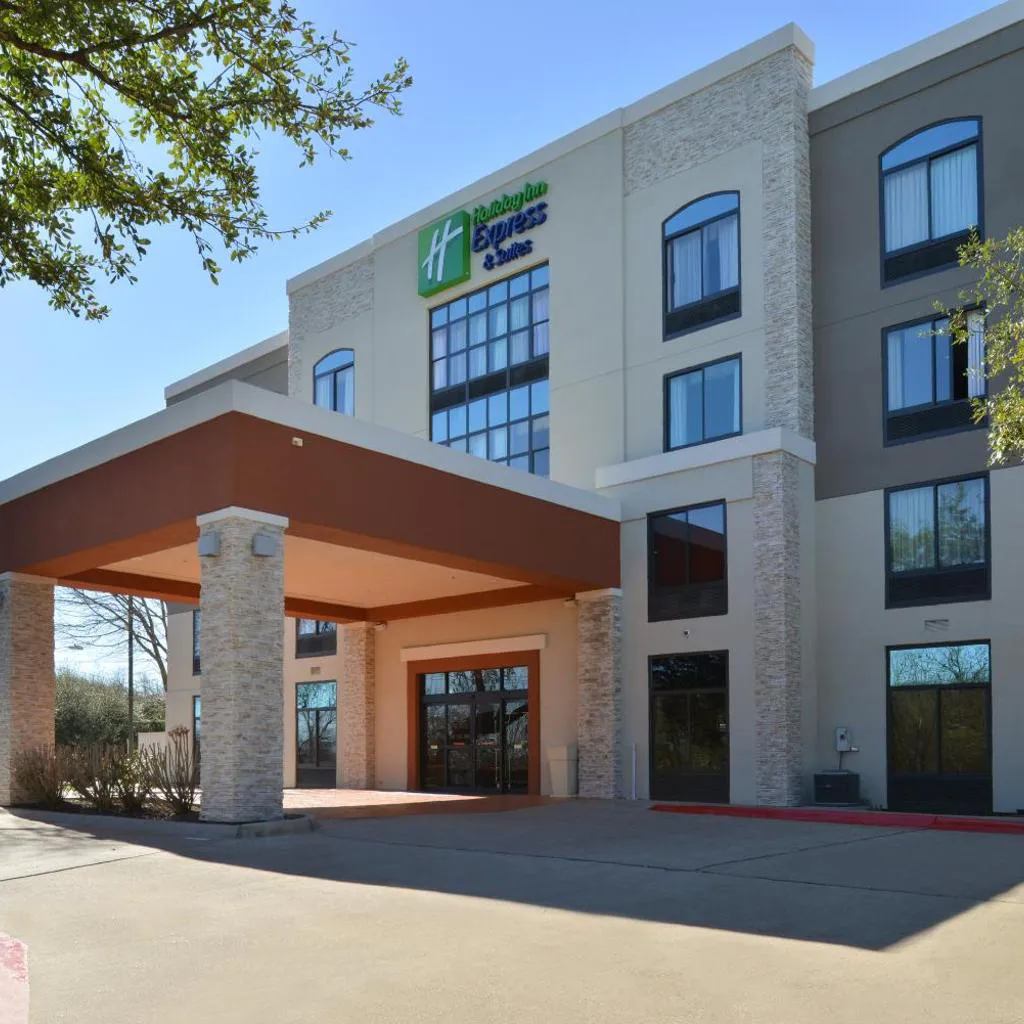 Photograph of Holiday Inn Express & Suites Austin North Central by IHG