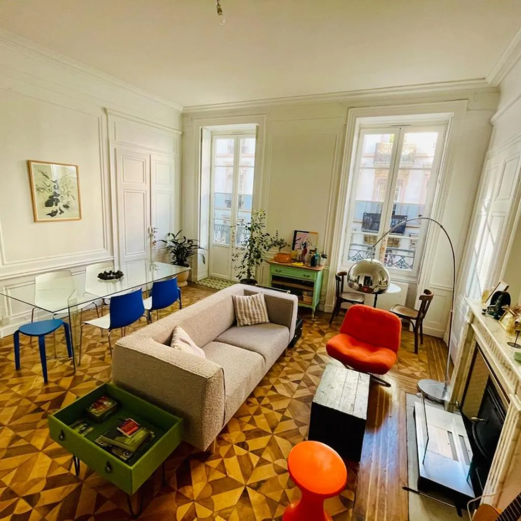 Photograph of Elegant, renovated and colorful Lyon apartment