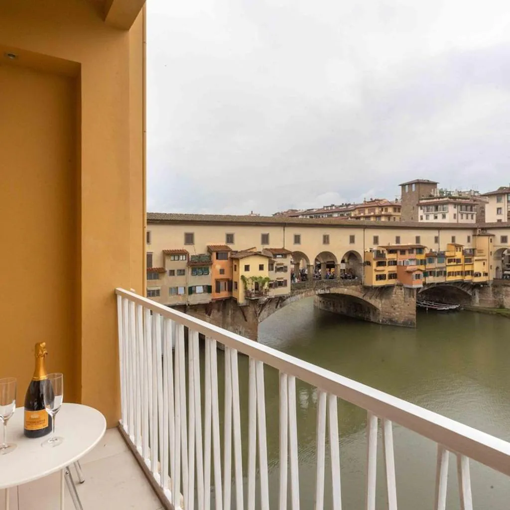 Photograph of Ponte vecchio view open space