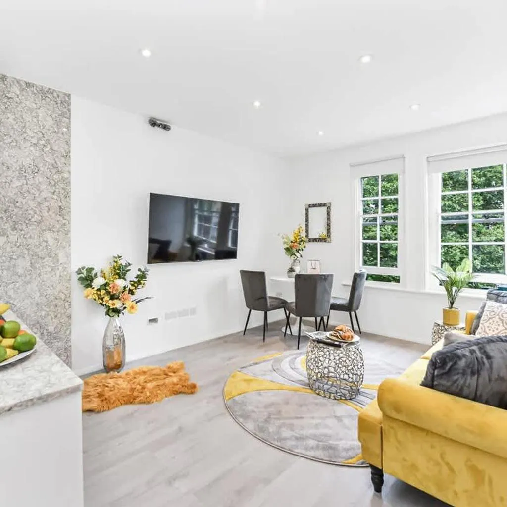 Photograph of Lux 2 Bed On Edgware Road