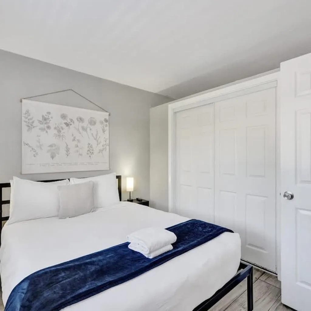 Photograph of Rustic Retreats Cozy 1BR For 4 Guests Minutes From Las Olas