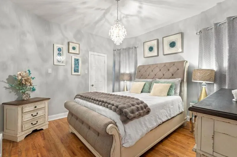 Photograph of New Luxurious 5BD-2BA Duplex-FREE WINE-2CAR Parking