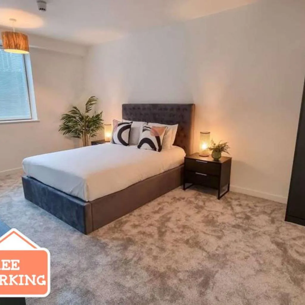 Photograph of 4 Bed Townhouse Piccadilly Free Parking