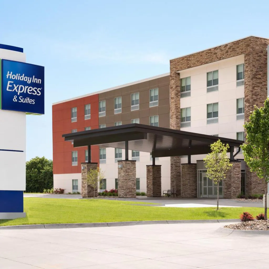 Photograph of Holiday Inn Express & Suites - Savannah W - Chatham Parkway by IHG