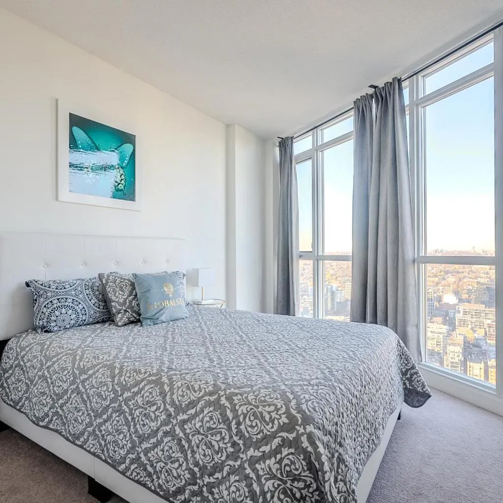 Photograph of Downtown 1 Br 48 Floor CN Tower View