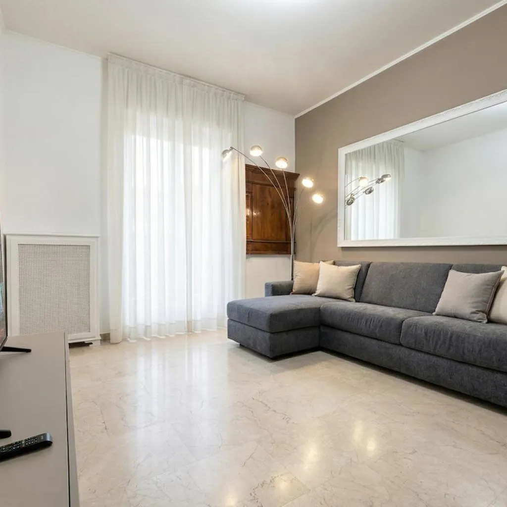 Photograph of Spacious Modern Apt AC Close to Metro