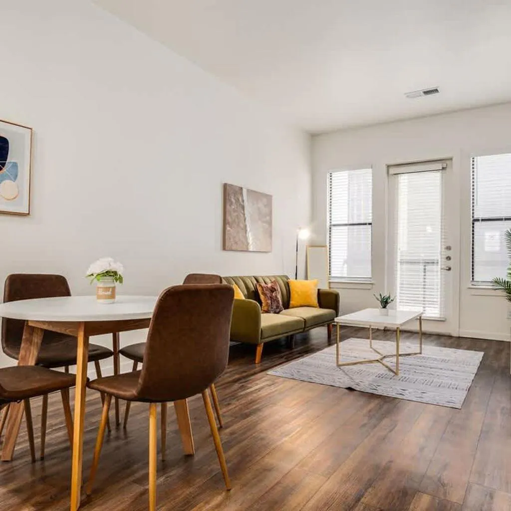 Photograph of Boulevard Stays Walk to Downtown 1BR SoCo Pool Parking Gym 01