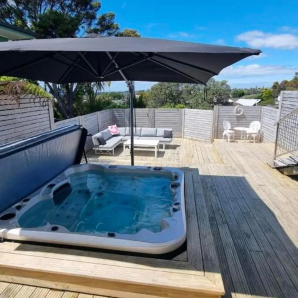 Photograph of Paradise on the Shore Auckland with large Spa Pool