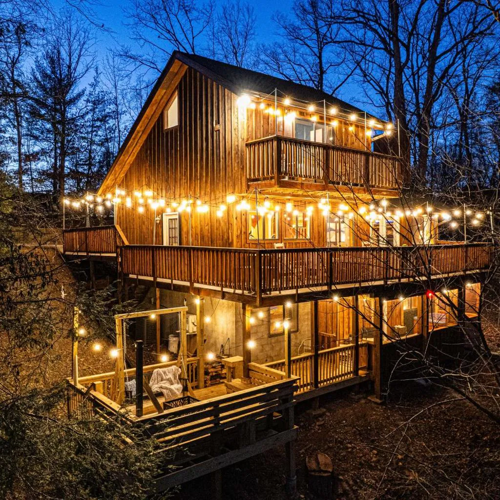 Photograph of The Family Stone Luxe Cabin Sleeps 12 Hot tub Dogfriendly Dollywood
