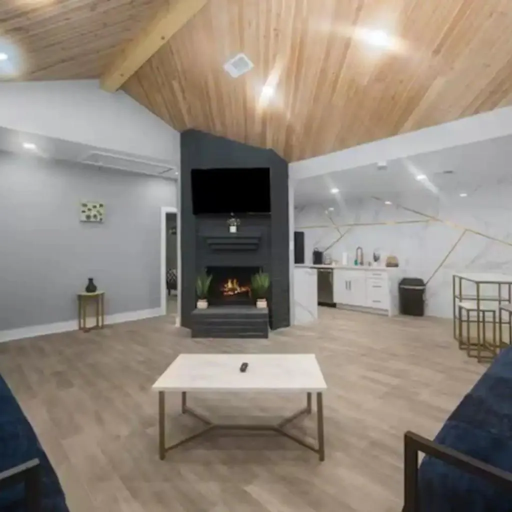 Photograph of Spacious 1BR Galleria Apt with Pool & Free Park