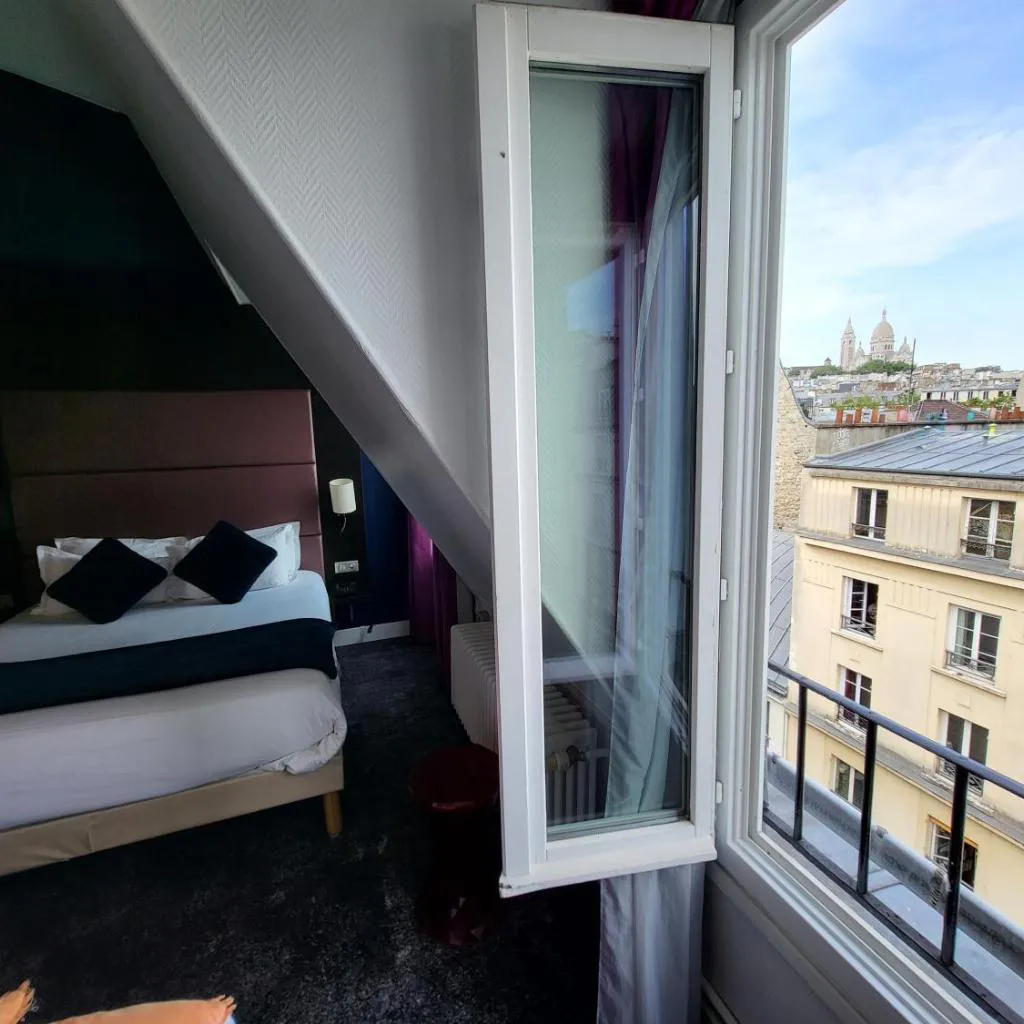 Photograph of Accueil Hôtel Paris Pigalle Montmartre - Hôtel rénové