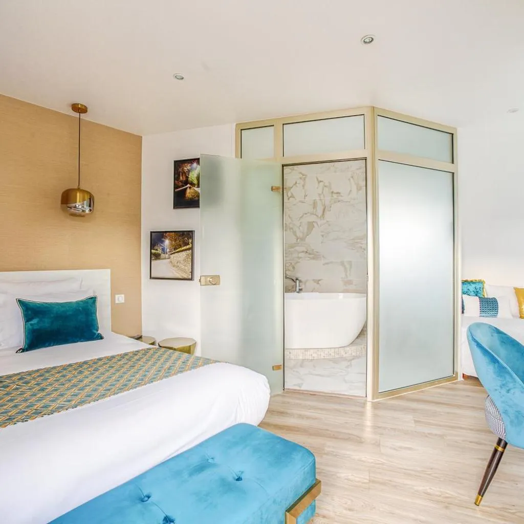 Photograph of Queens Boutique Hotel