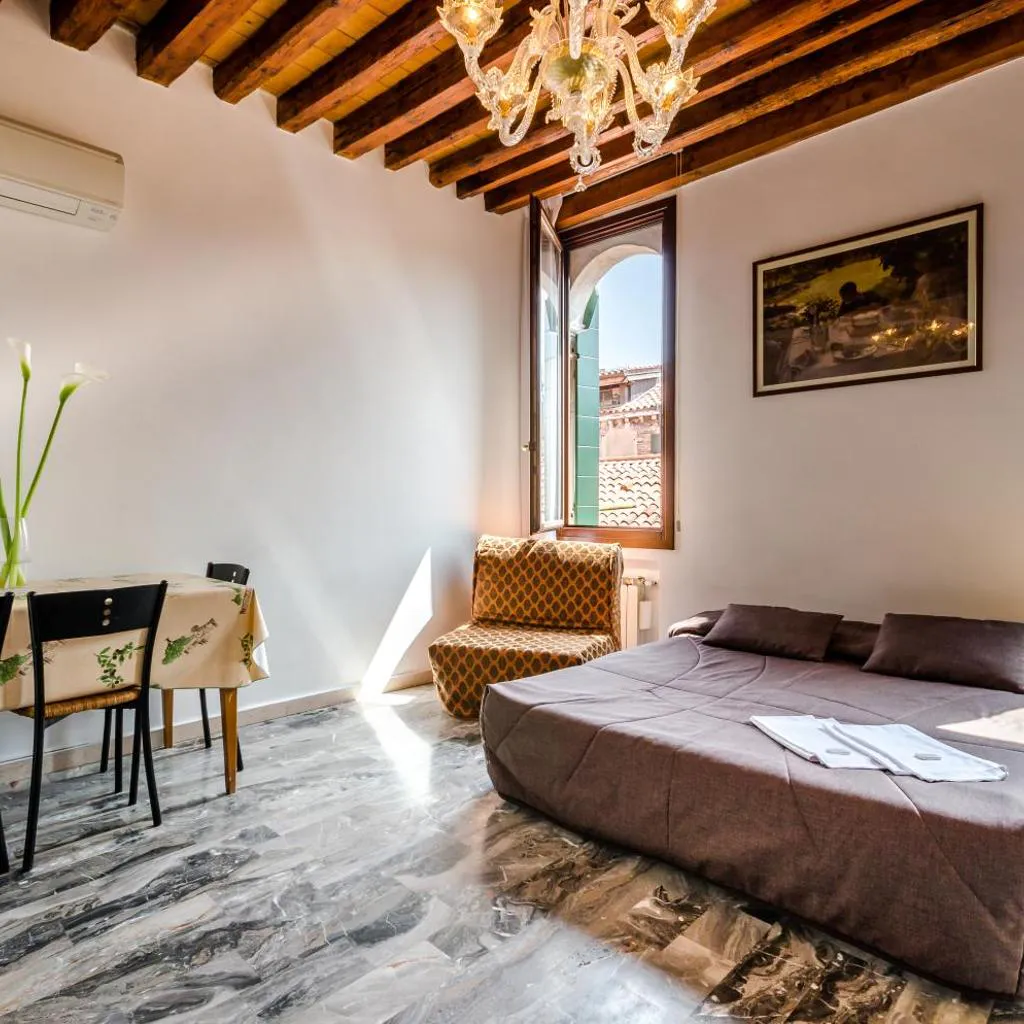 Photograph of Venice Apartments