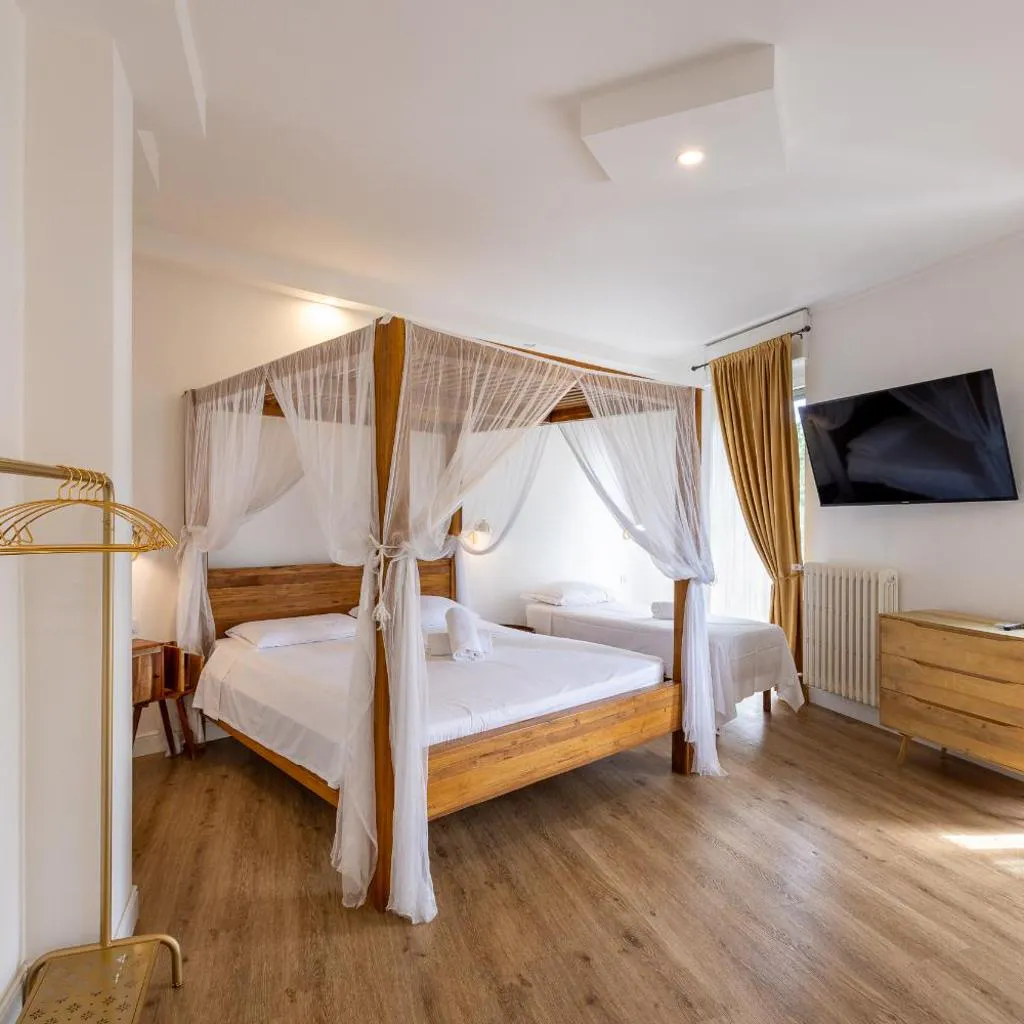 Photograph of Domino Hotel